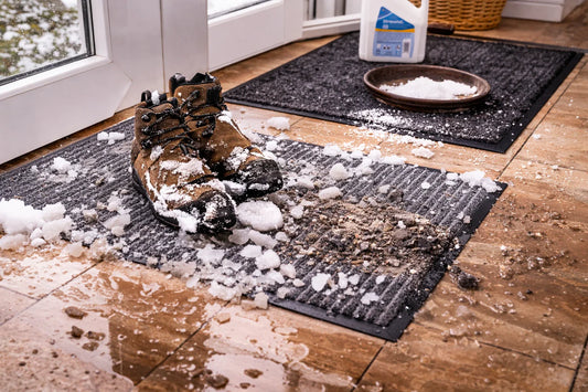 Fußmatte bei Streusalz: So schützen Sie Böden im Winter