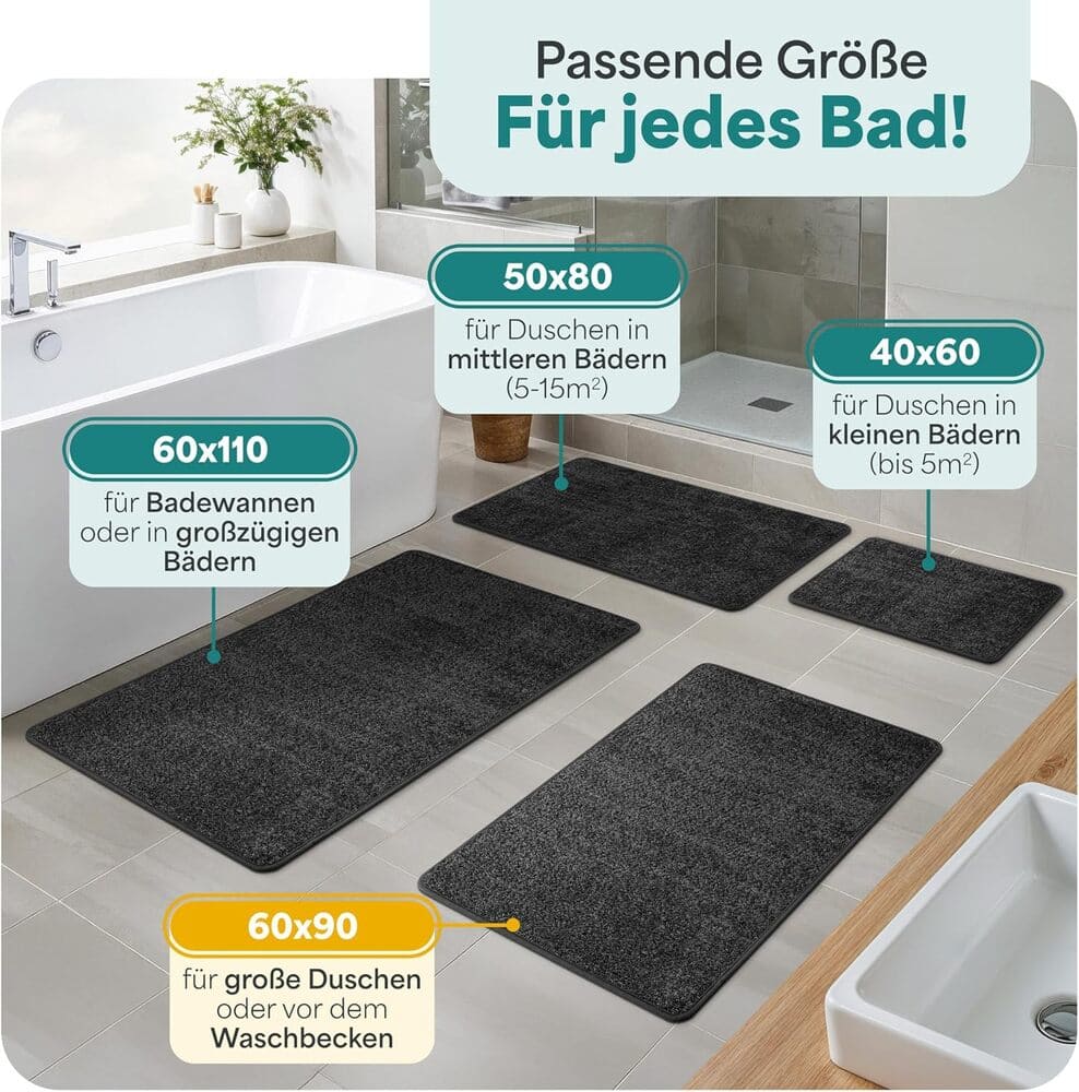 Verschiedene Groessen schwarzer Badematten im Badezimmer gezeigt, passend fuer Dusche, Wanne und kleine bis grosse Raeume zur optimalen Badgestaltung