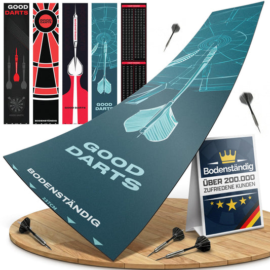 Petrolfarbener Dartteppich mit Dartpfeil-Motiv und Aufdruck Good Darts, dazu fünf Designs, Dartpfeile und Kundenaufsteller