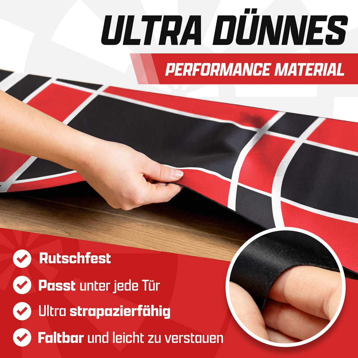 Hand hebt den dünnen rot-schwarzen Dartteppich an, Text: Ultra dünnes Material, rutschfest, faltbar, strapazierfähig