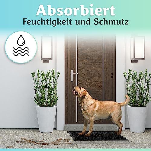 Die schwarze Fußmatte absorbiert Feuchtigkeit und Schmutz und hält den Eingangsbereich auch bei nassen Pfoten zuverlässig sauber.
