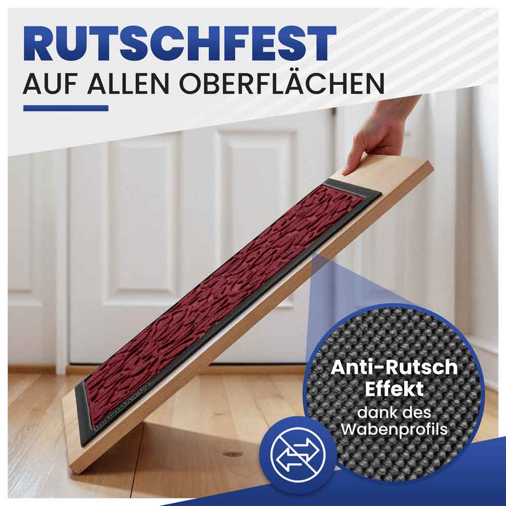 dunkelrote fussmatte mit blattmuster zeigt rutschfesten halt auf allen oberflaechen dank wabenprofil hand haelt brett mit matte schraeg