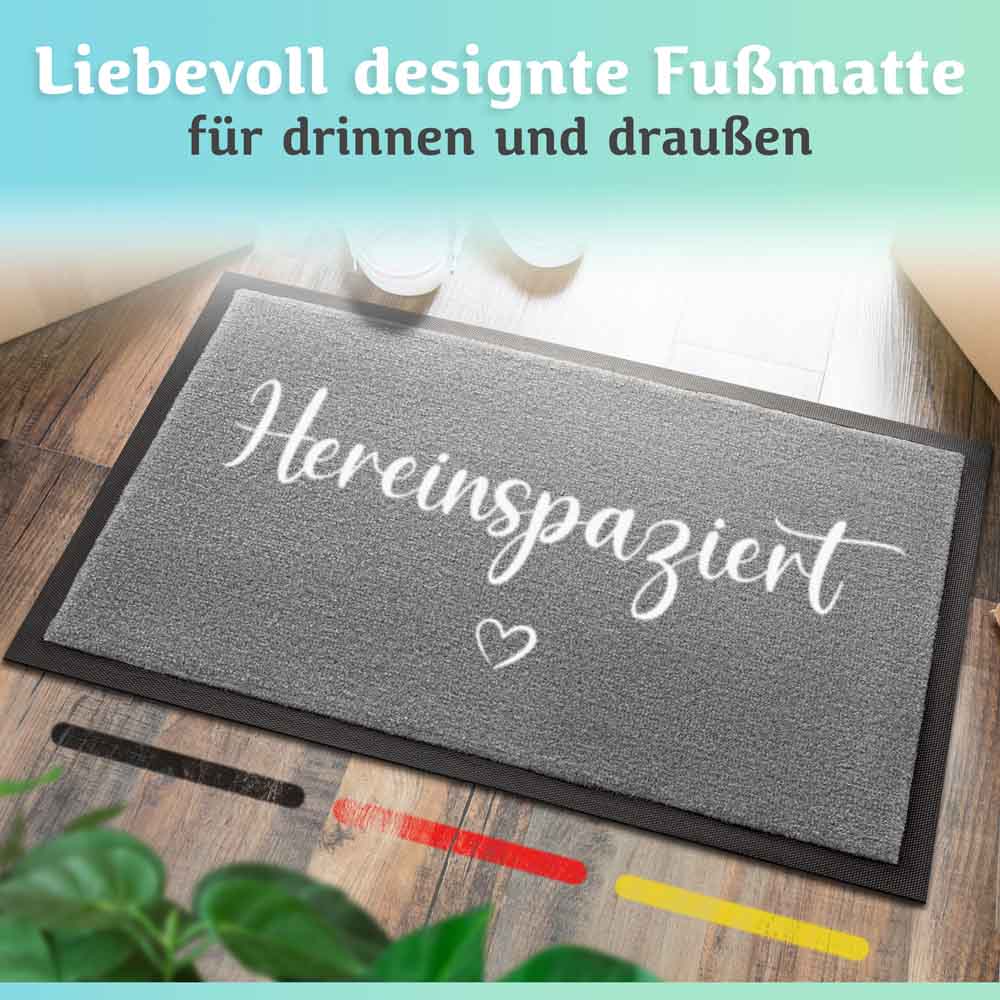 graue hereinspaziert fussmatte auf holzboden fuer drinnen und draussen mit herzmotiv und rutschfester rueckseite von bodenstaendig