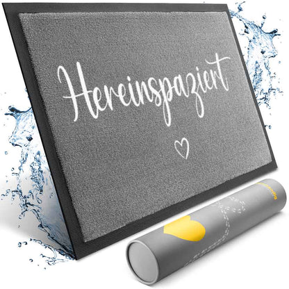 graue fussmatte mit hereinspaziert schriftzug und herzmotiv von bodenstaendig als rutschfeste hochwertige eingangsmatte