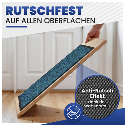 Blaue Fußmatte auf schräg gehaltenem Brett, Detail der Wabenrückseite, Text: Rutschfest auf allen Oberflächen
