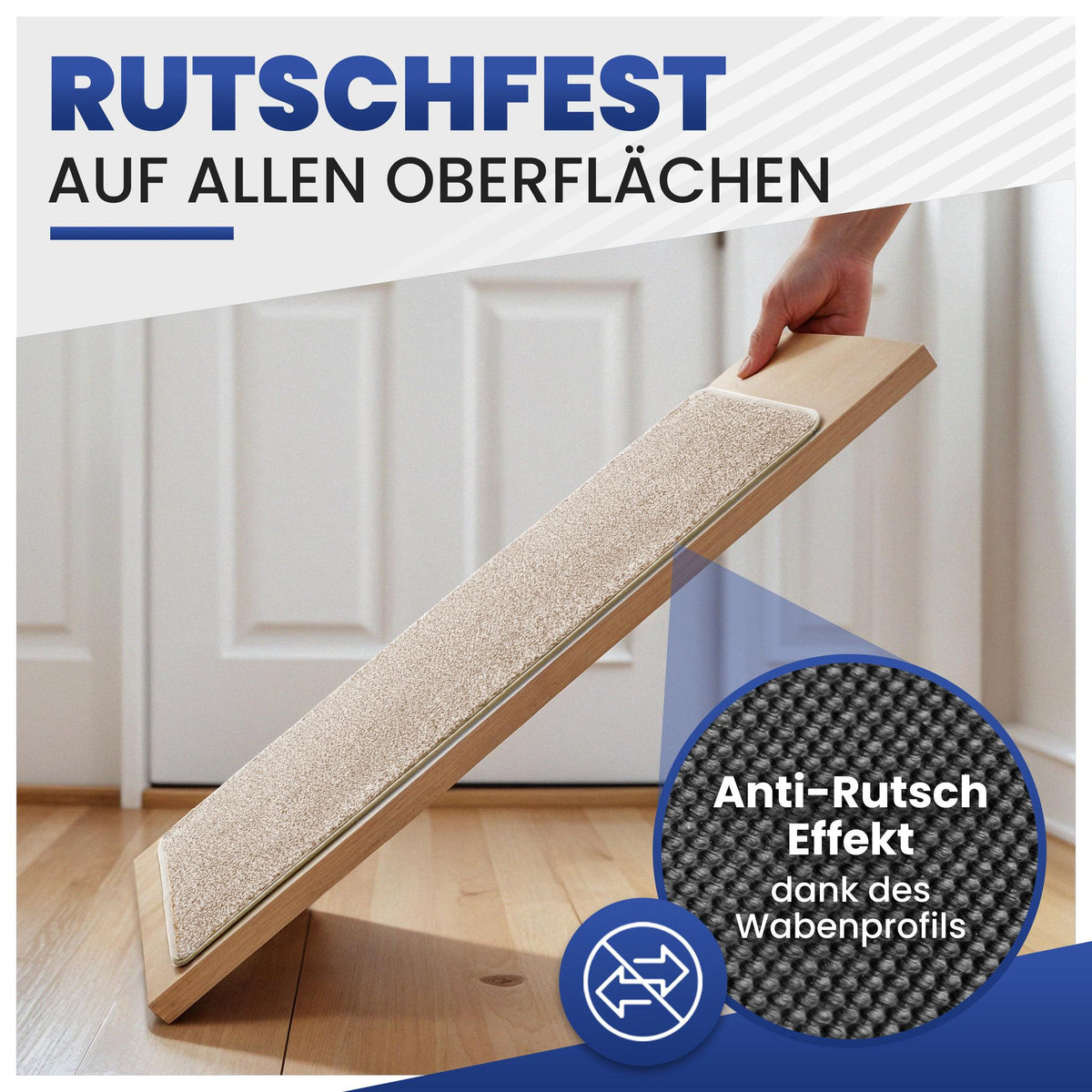 Beige Fußmatte auf einer schrägen Holzplatte, Detail der Anti-Rutsch-Rückseite mit Wabenprofil, Text: Rutschfest