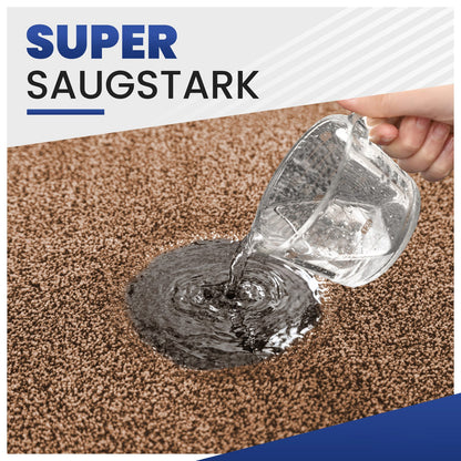 Braune Fußmatte, auf die Wasser aus einem Messbecher gegossen wird, Text „Super saugstark“
