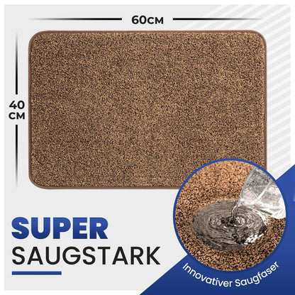 Braune Fußmatte, 60 x 40 cm, mit Wasser, das in die Faser einzieht, und dem Text „Super saugstark“