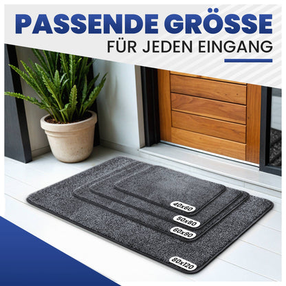 Vier graue Fußmatten in gestaffelten Größen vor einer Haustür mit Pflanze, Text „Passende Größe für jeden Eingang“