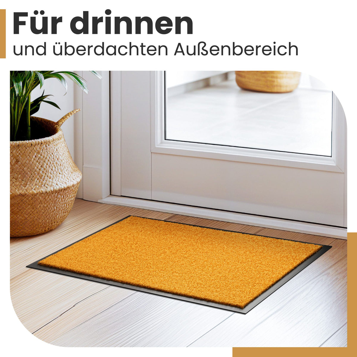 Gelbe Fußmatte vor einer weißen Tür auf hellem Holzboden, Text „Für drinnen und überdachten Außenbereich“