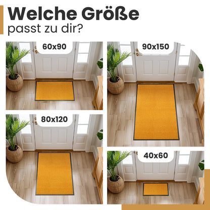 Gelbe Fußmatte in den Größen 40x60, 60x90, 80x120 und 90x150 vor einer Haustür, Text „Welche Größe passt zu dir?“