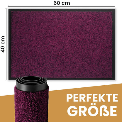 Lila Fußmatte mit Maßen 40 x 60 cm und aufgerollte Matte, Text „Perfekte Größe“