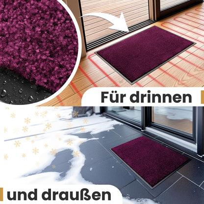 Lila Fußmatte für drinnen auf Holzboden mit Fußbodenheizung und für draußen auf Fliesen mit Schnee, Text „Für drinnen und draußen“
