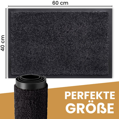 Anthrazitfarbene Fußmatte mit Maßen 40 x 60 cm und eine eingerollte Matte, Text: Perfekte Größe