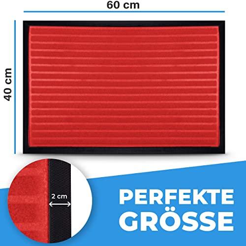 Rote Fussmatte 60x40 cm mit streifenstruktur und 2-cm Randdetail, ideal fuer den Eingangsbereich.