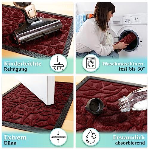 Die rote Fußmatte ist leicht zu reinigen, waschmaschinenfest bis 30 Grad, extrem dünn und nimmt Flüssigkeiten zuverlässig auf.