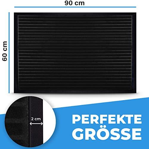 Schwarze Fussmatte 90x60 cm mit streifenstruktur und 2-cm Randdetail, ideal fuer grosse Eingangsbereiche.