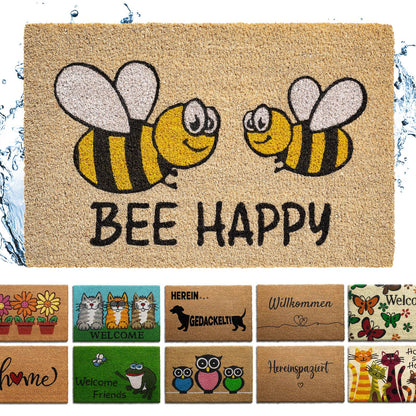 Kokosfußmatte mit zwei lächelnden Bienen und Schriftzug „Bee Happy“, darunter Auswahl weiterer Mattenmotive