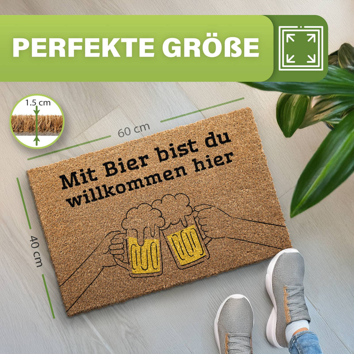 Kokos Fußmatte mit zwei Bierkrügen und Spruch „Mit Bier bist du willkommen hier“, Maße 60 x 40 cm, 1,5 cm dick
