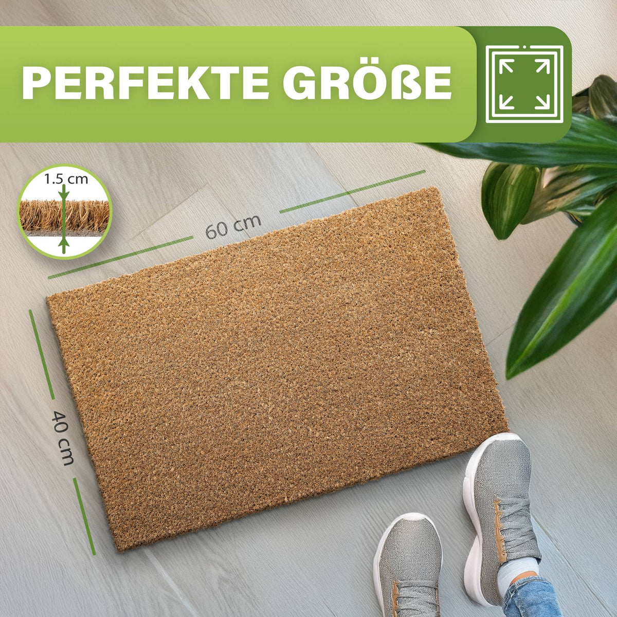 Naturfarbene Kokos-Fußmatte ohne Motiv mit Maßen 40 x 60 cm und 1,5 cm Höhe, daneben Pflanze und Sportschuhe