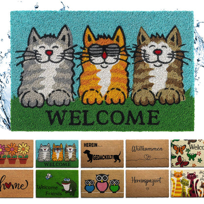 Kokos Fußmatte Welcome Cats mit drei lachenden Katzen auf blauem Himmel und grüner Wiese, darunter weitere Motive
