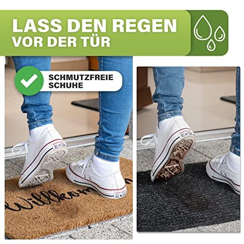 Vergleich: Schmutzfangmatte Kokos (links) reinigt Schuhe effektiv, während Standardmatte (rechts) Schmutz und Nässe zurücklässt.