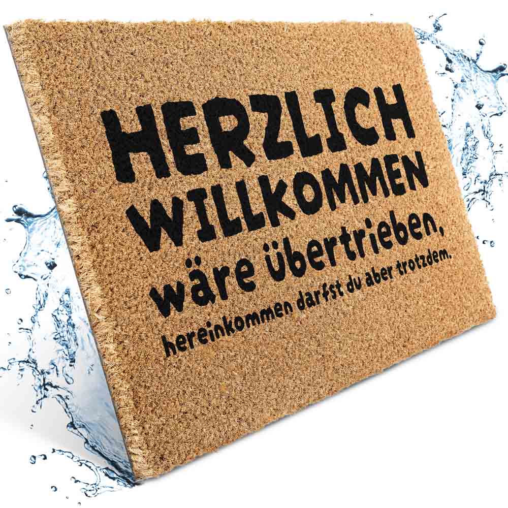 kokos fussmatte herzlich willkommen waere uebertrieben mit wasser splash effekt robuste naturfasern lustiges spruchmotiv fuer eingangsbereich