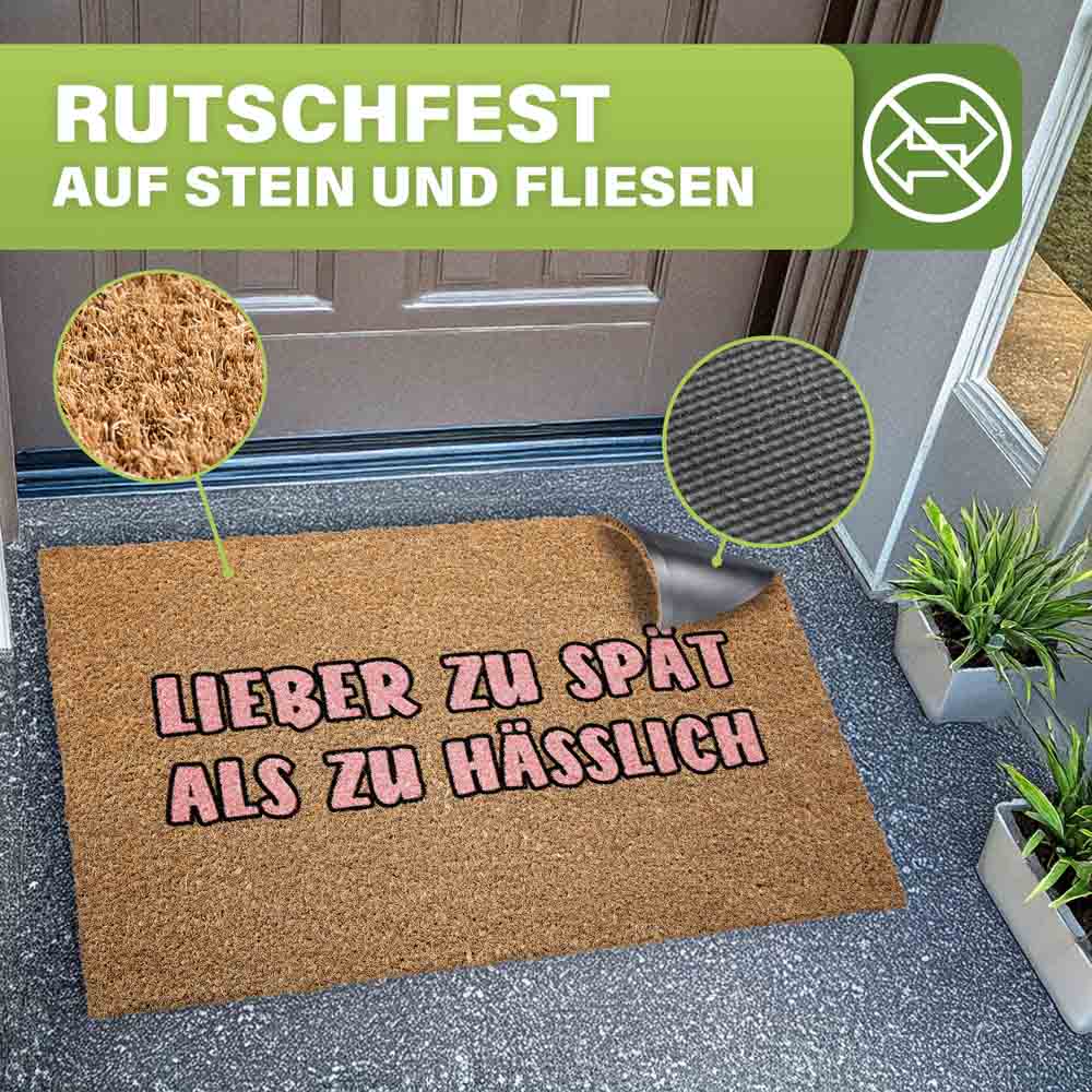 rutschfeste kokos fussmatte auf steinboden mit pinkem spruch lieber zu spaet als zu haesslich und rutschfestem untergrund