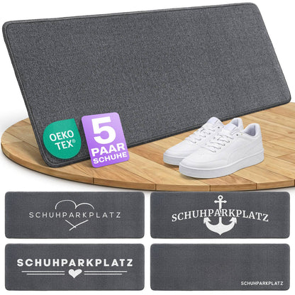 Einfarbige graue Schuhparkplatz-Fußmatte mit weißen Sneakern, darunter vier Designs, Siegel Oeko-Tex und 5 Paar Schuhe