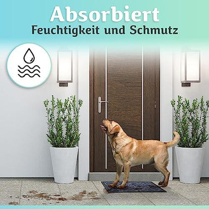 Die Fußmatte absorbiert Feuchtigkeit und Schmutz und hält den Eingangsbereich auch bei nassen Pfoten zuverlässig sauber.
