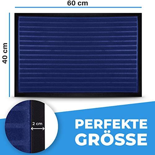 Blaue Fussmatte 60x40 cm mit streifenstruktur und 2-cm Randdetail, ideal fuer den Eingangsbereich.