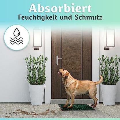 Die grüne Fußmatte absorbiert Feuchtigkeit und Schmutz und hält den Eingangsbereich auch bei nassen Pfoten zuverlässig sauber.