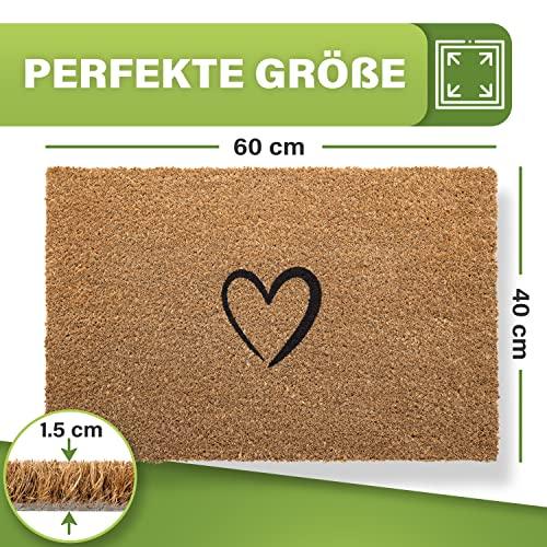Die Fußmatte mit Herz-Motiv hat die perfekte Größe von 60x40 cm und eine Dicke von 1,5 cm.