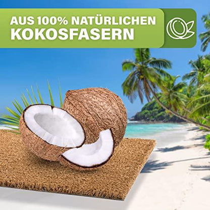 Die umweltfreundliche, naturfarbene Fußmatte besteht aus 100% natürlichen Kokosfasern und wird im tropischen Setting beworben.