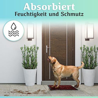 Die rote Fußmatte absorbiert Feuchtigkeit und Schmutz und hält den Eingangsbereich auch bei nassen Pfoten zuverlässig sauber.