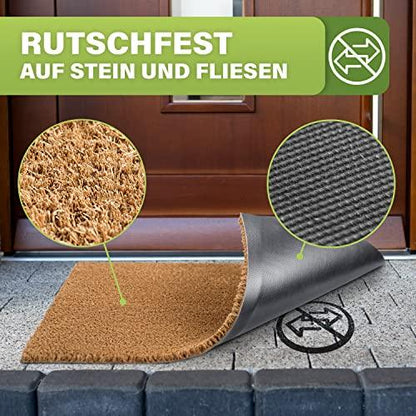 Unbedruckte Kokos-Fußmatte in Naturfarbe, die hochgeklappt wird, um die rutschfeste Gummi-Unterseite zu zeigen. Sicher auf Stein und Fliesen.